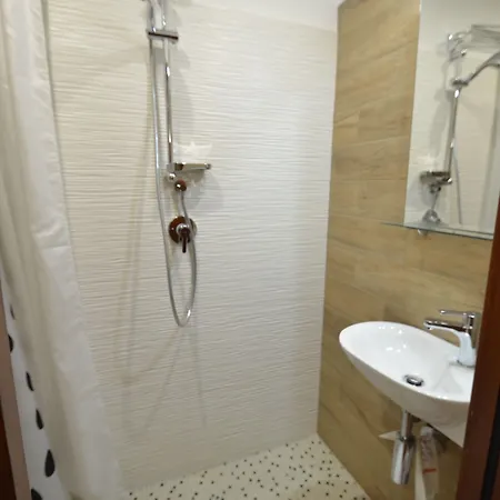 162 3* Bari